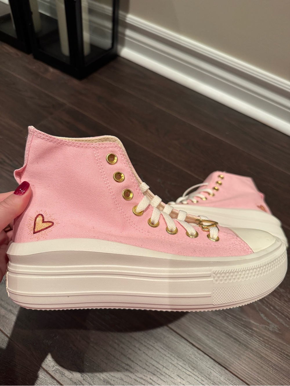 Converse NEW Women’s Valentines Day Sneakers - Picture 6 of 11